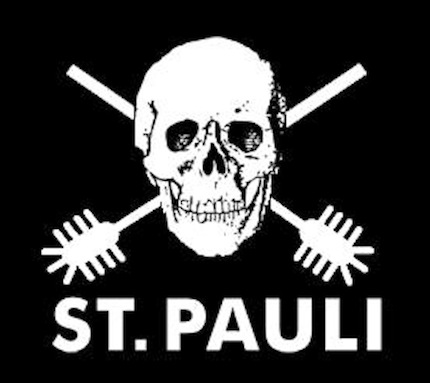 St.-Pauli-Totenkopf zum Klobürsten-Protest